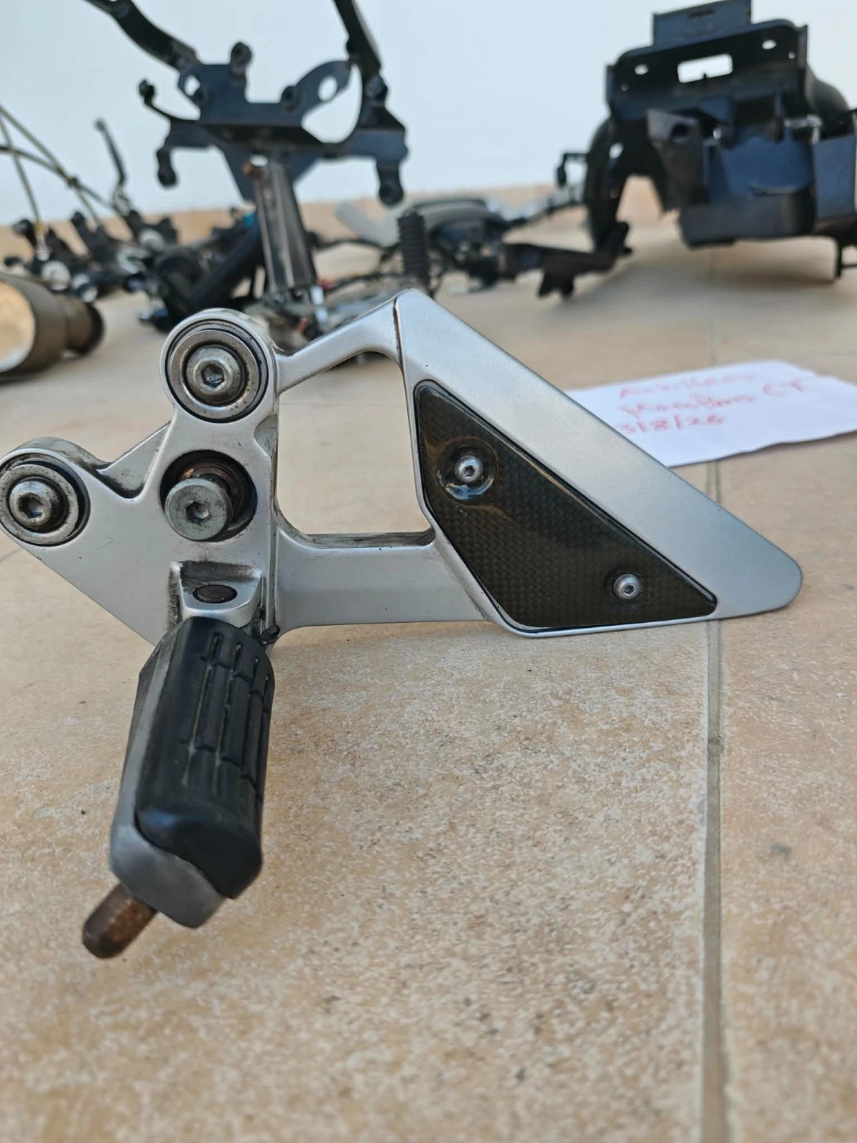 FAZER S2 600 2007-2011 FRONT FOOTREST FOOTPEGS COMPLETE SET WITH CARBON PROTECTION AND SENSOR