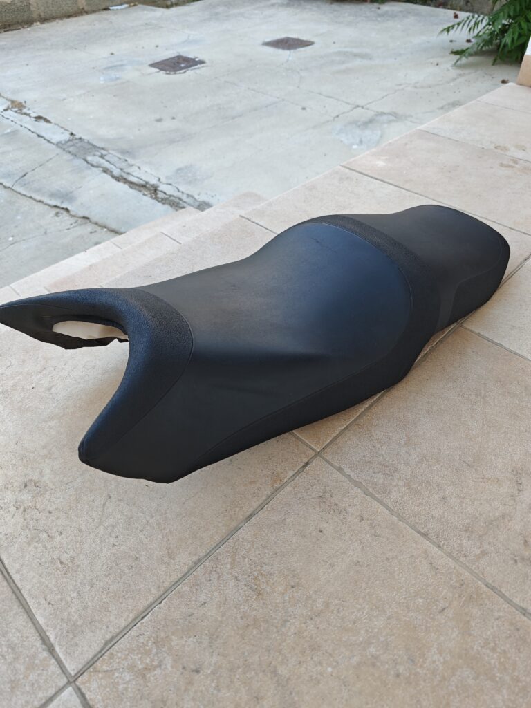 FAZER 600 S2 2007-2011 SEAT OEM 4S8247301000 4S82470F1000