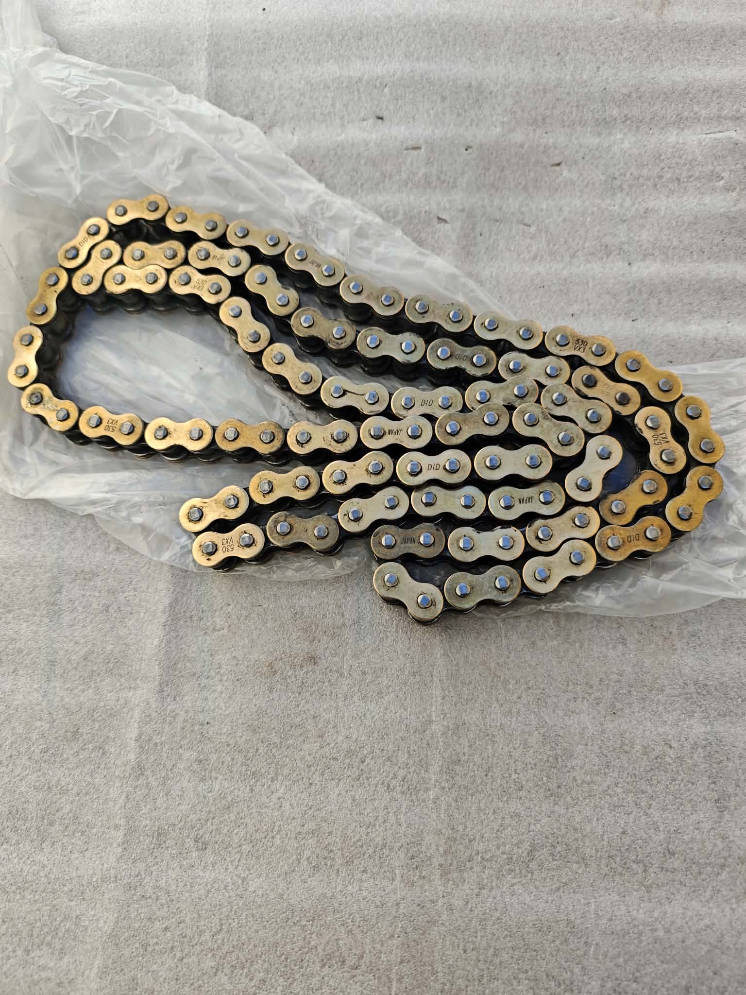 D.I.D DID 530 VX3 Xring Drive Chain Gold 120 Links with Rivet Master Link - Image 4