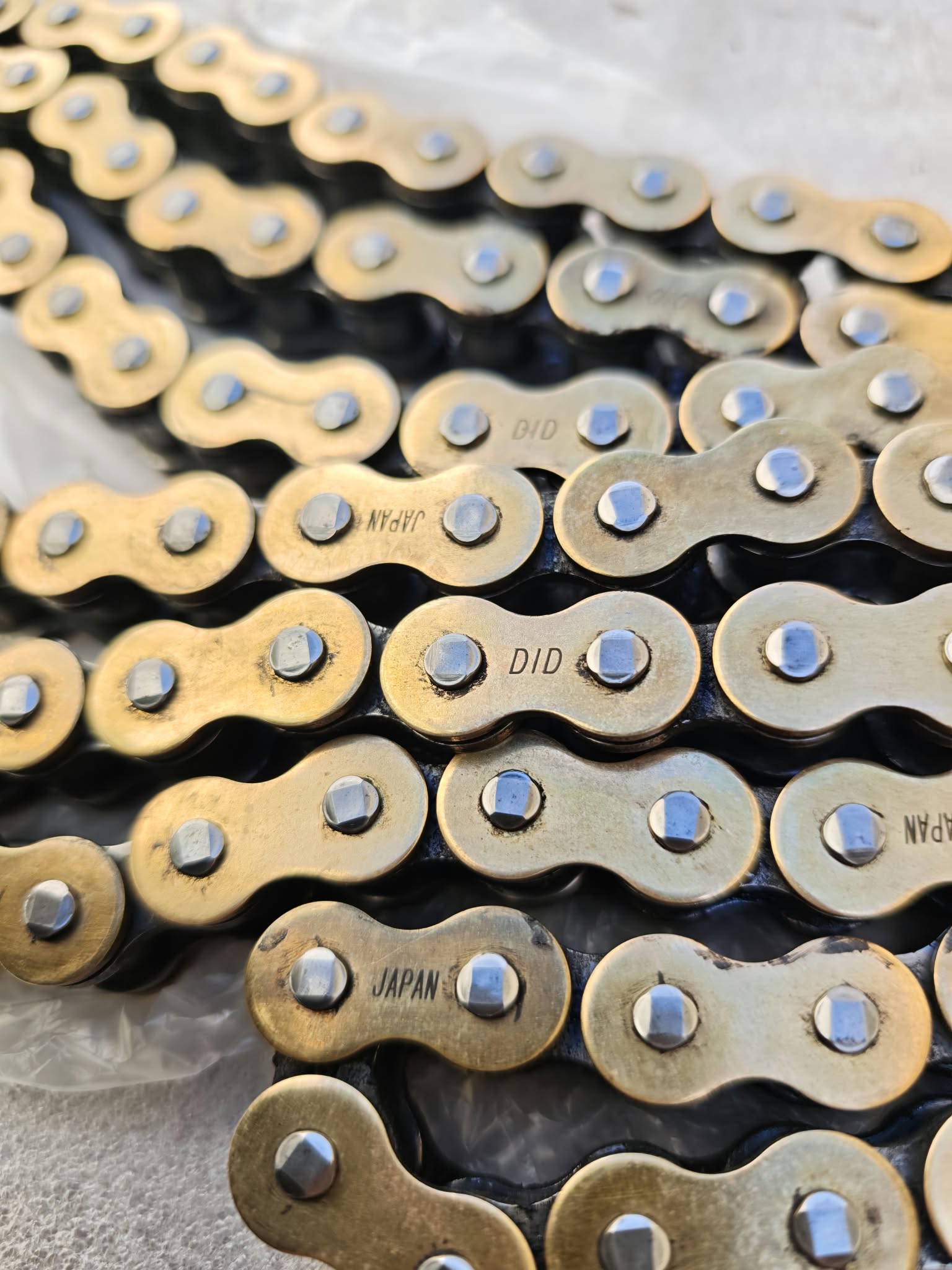 D.I.D DID 530 VX3 Xring Drive Chain Gold 120 Links with Rivet Master Link - Image 3