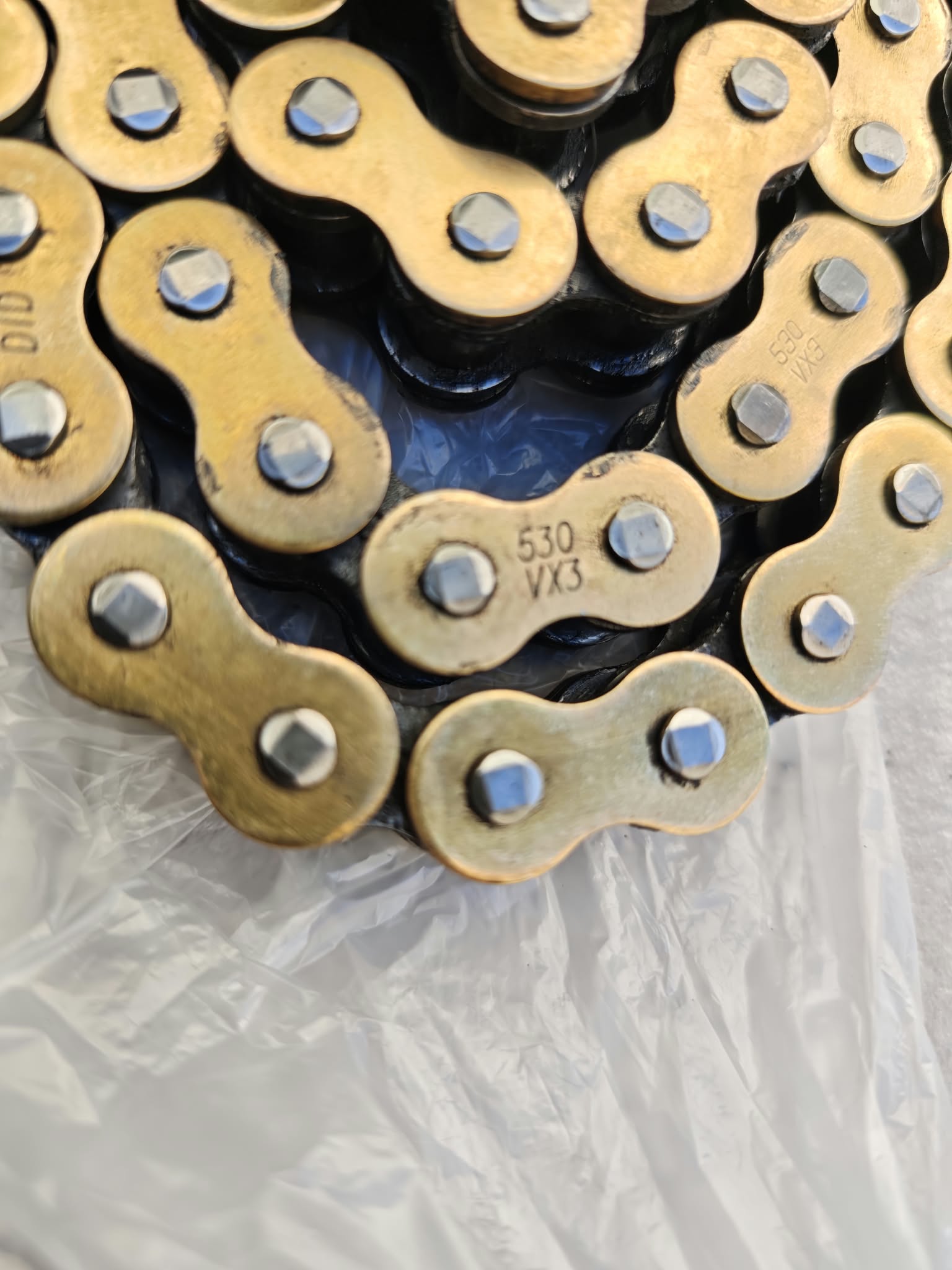 D.I.D DID 530 VX3 Xring Drive Chain Gold 120 Links with Rivet Master Link - Image 2
