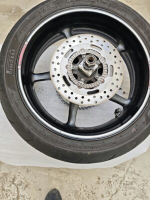 YAMAHA FAZER S2 600 FZ6 REAR RIM TYRE BRAKE DISC SPROCKET AXLE 4P5253380098
