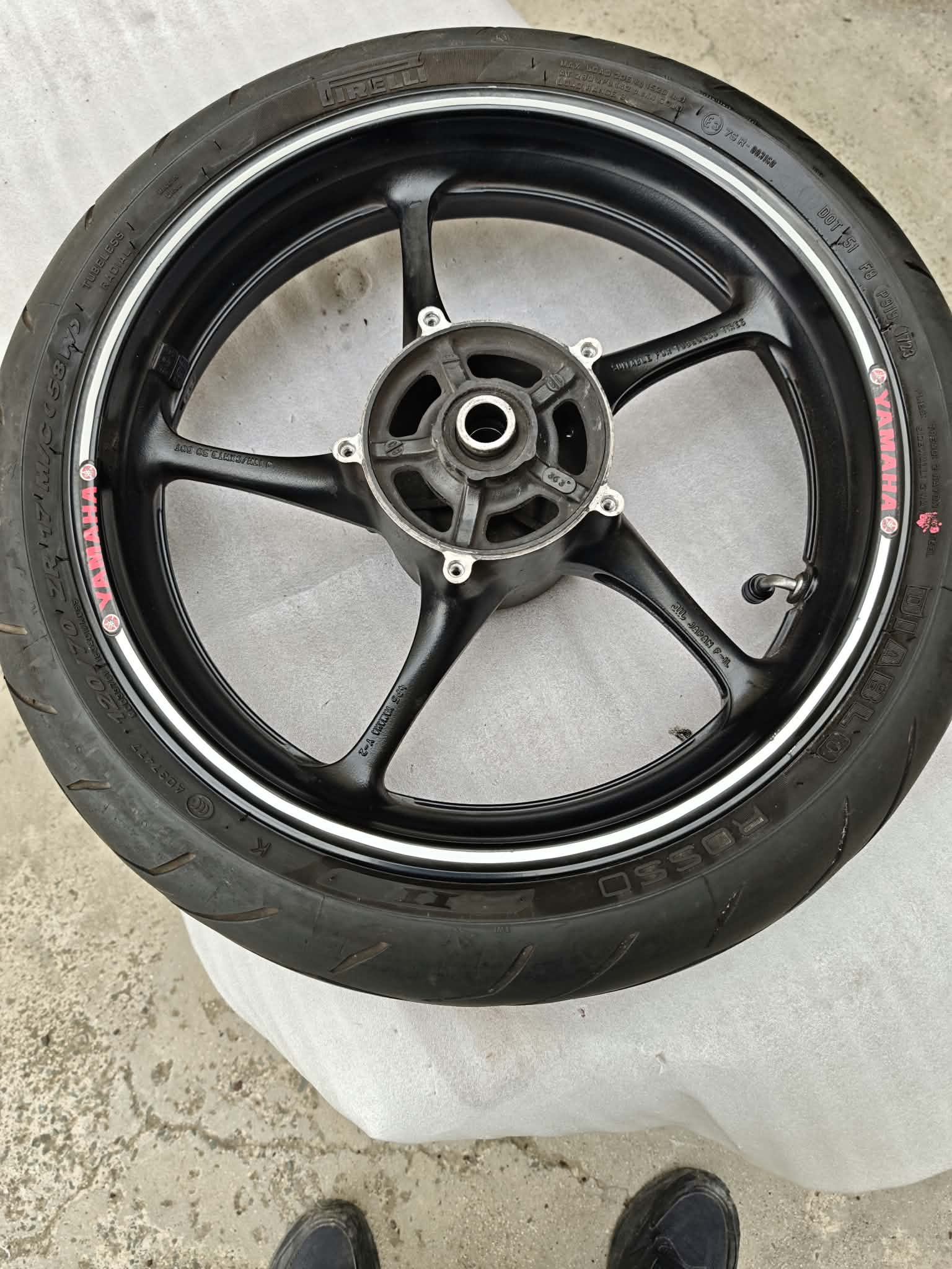 2008 YAMAHA FZ 6 S2 FAZER FRONT WHEEL ALLOY RIM + TYRE 4P5W25160098 - Image 6
